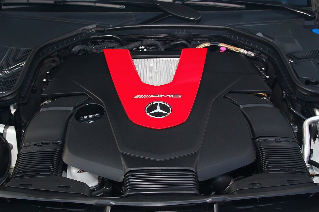 Mercedes-AMG C43 4MATIC車型搭載的3.0L雙渦輪增壓汽油引...