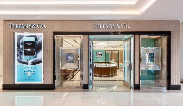 全台第一家Tiffany Love 鑽戒系列概念店於敦化南路開幕。圖／Tiffany提供