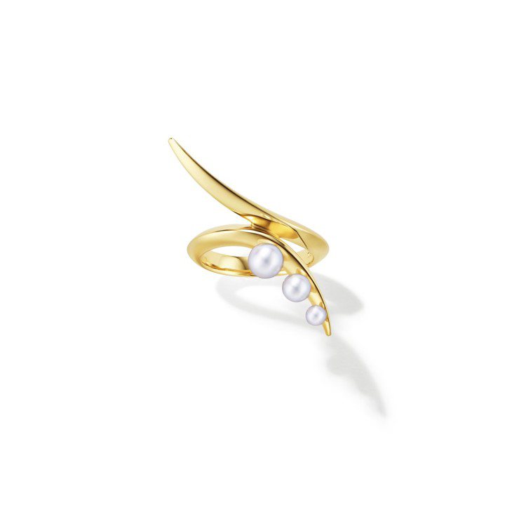 TASAKI Atelier 系列珠光Nacreous 珍珠黃K金戒指，77,200元。圖／TASAKI提供