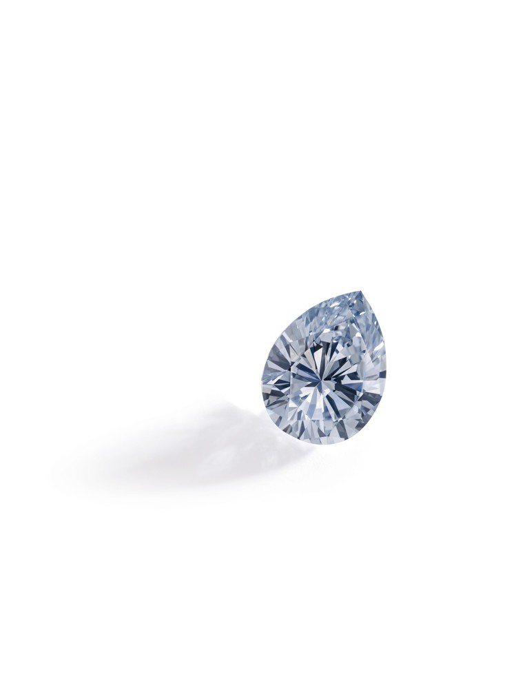 蘇富比秋拍中，一枚3.47 卡拉梨形濃彩藍色鑽石戒指，以 約9,530萬元成交。圖／蘇富比提供