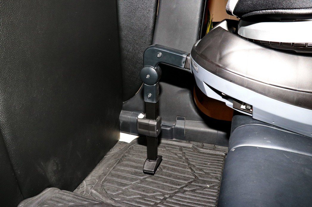 ISOFIX安全座椅須注意第三點的支撐必須安裝。 記者陳威任／攝影