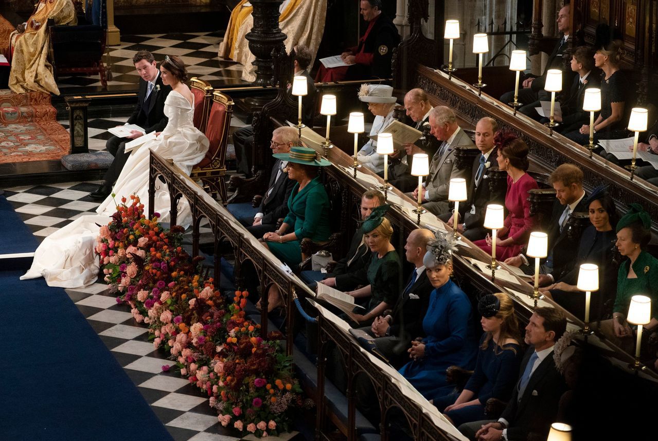 英國王室成員12日出席尤金妮公主於溫莎堡聖喬治禮拜堂舉行的婚禮。（法新社）