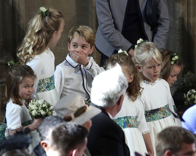 英國皇室尤金妮公主婚禮上的可愛小花童，包括小王子喬治與公主夏綠蒂，相當受歡迎。圖...