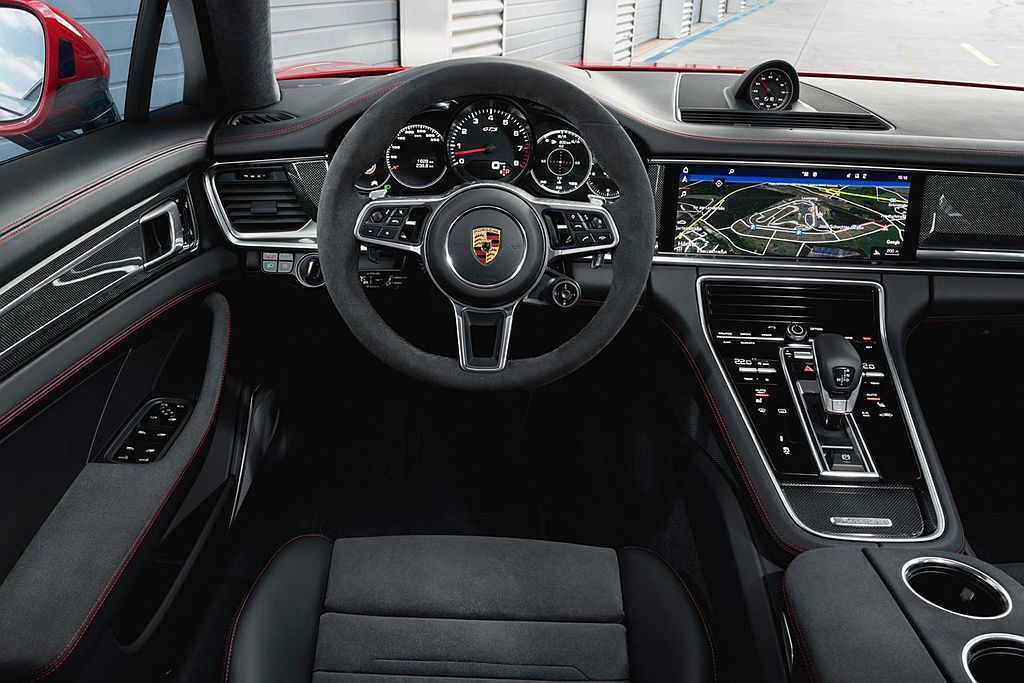 保時捷Panamera GTS車型不僅配有保時捷先進駕駛艙（Porsche Ad...