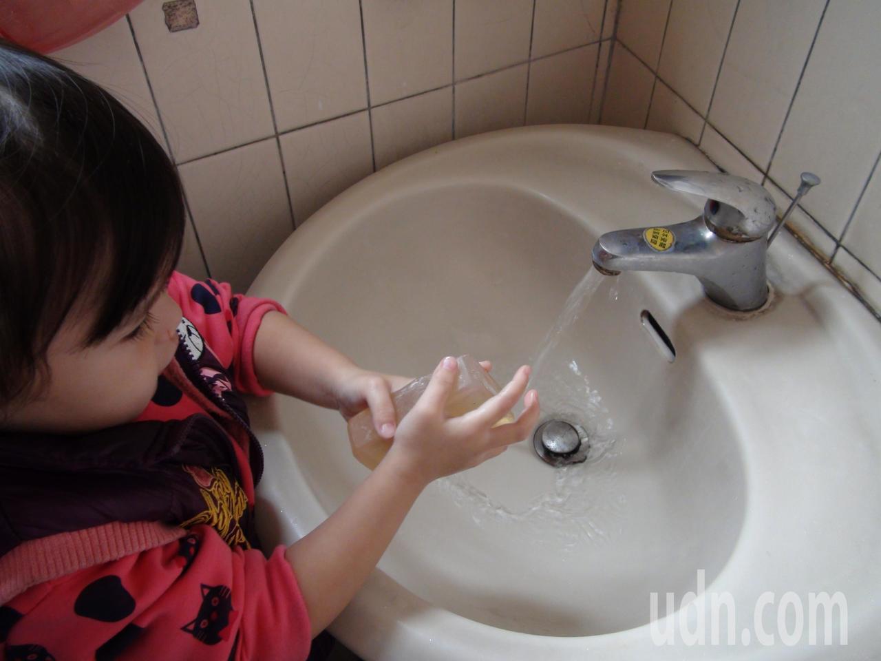 幼兒是流感高風險族群，醫師提醒家長，除了接種流感之外，一定要讓孩子養成成卻洗手習慣，做好個人衛生。記者李樹人／攝影
