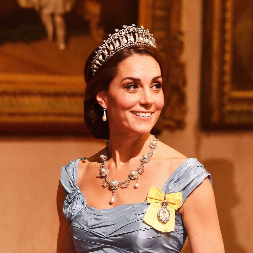 還有誰比凱特王妃更迷人？鬼才設計師禮服配「黛安娜王冠」超狂 