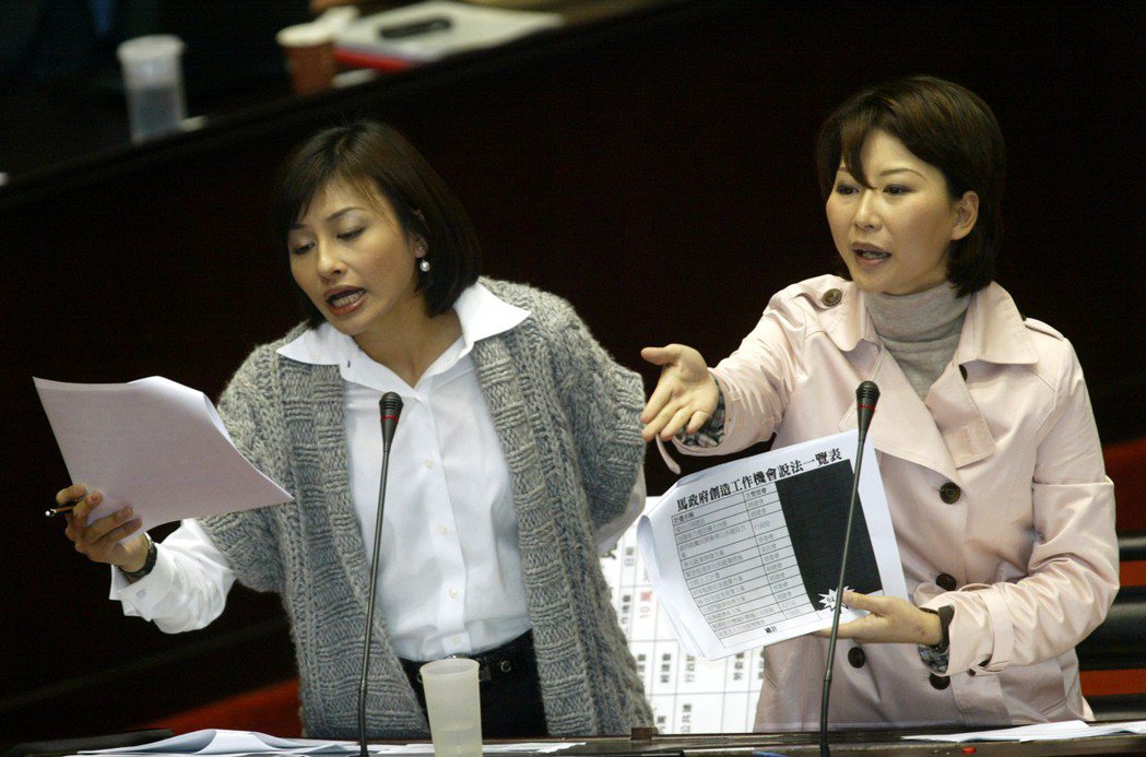 民進黨立委邱議瑩（左）、陳亭妃（右）。 聯合報系資料照