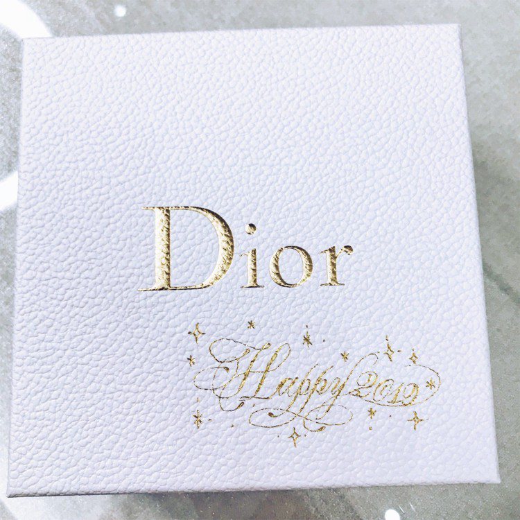 Dior客製化金緻燙印服務，可設計想書寫的話語。圖／記者江佩君攝影