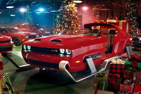 影／聖誕老人新法寶 Dodge Challenger SRT Hellcat Redeye雪橇 煙囪送禮不誤點！