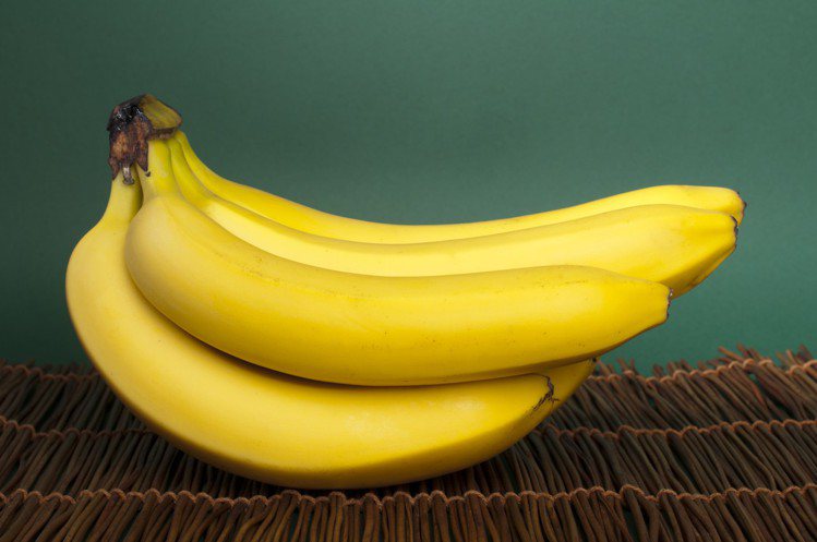 香蕉富含優良的碳水化合物、鉀及其他營養素，非常適合在運動之前迅速補充能量。圖／ingimage