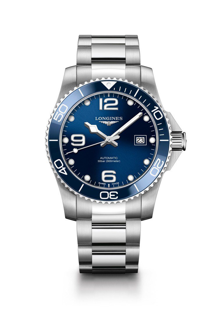 浪琴表HydroConquest深海征服者系列腕表，不鏽鋼表殼搭配藍色陶瓷表圈，具動力儲存64小時，約51,900元。圖／浪琴提供