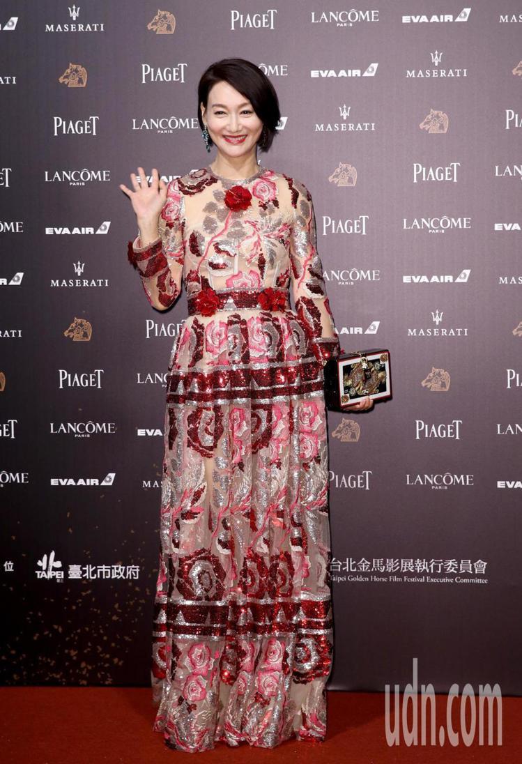 惠英紅穿Dolce & Gabbana禮服搭襯伯爵珠寶，獲得一致好評。記者鄭清元／攝影