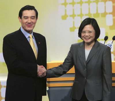 2010年4月馬英文與蔡英文辯論，是中華民國史上首次總統與在野黨主席公開辯論。 ...