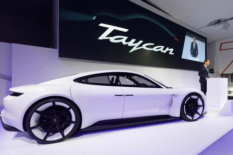總價都不知道就下訂　Porsche Taycan接單破360台！