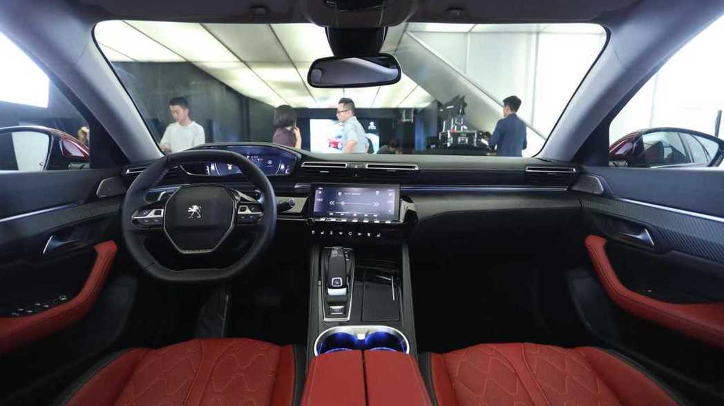內裝則是和歐規版本相同，採用i-Cockpit數位座艙。 摘自Motor1