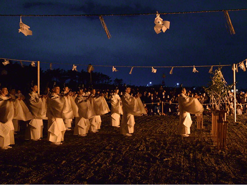 在稻佐之濱舉行的「神迎祭」。根據出雲市觀光協會人員的說法，今年11月17日晚間的...