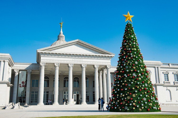 迎接耶誕節，奇美博物館將於12月舉辦「HOHOHO耶誕週末」活動，並在館內打造大型耶誕樹。圖／奇美博物館提供