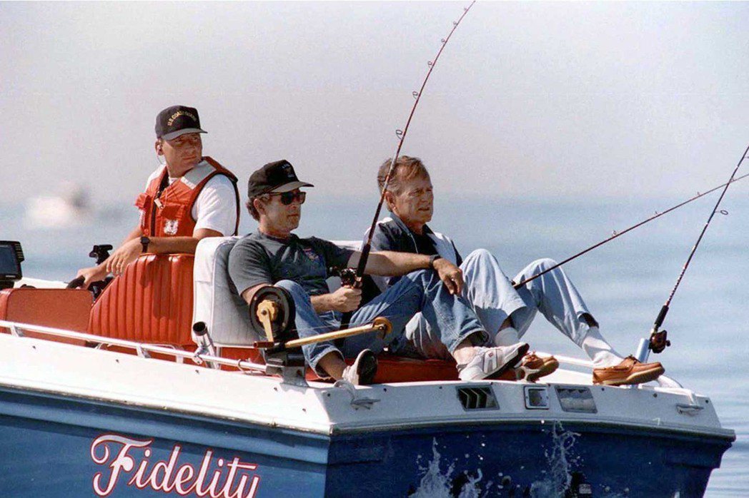 「41」（右）和「43」（左）的釣魚。小布希在治喪新聞稿中，對外表示：老布希臨終...