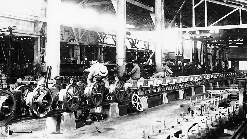 1933年鮎川義介自行成立的日本產業，與戶畑鑄物方面共同出資，成立「自動車製造株...