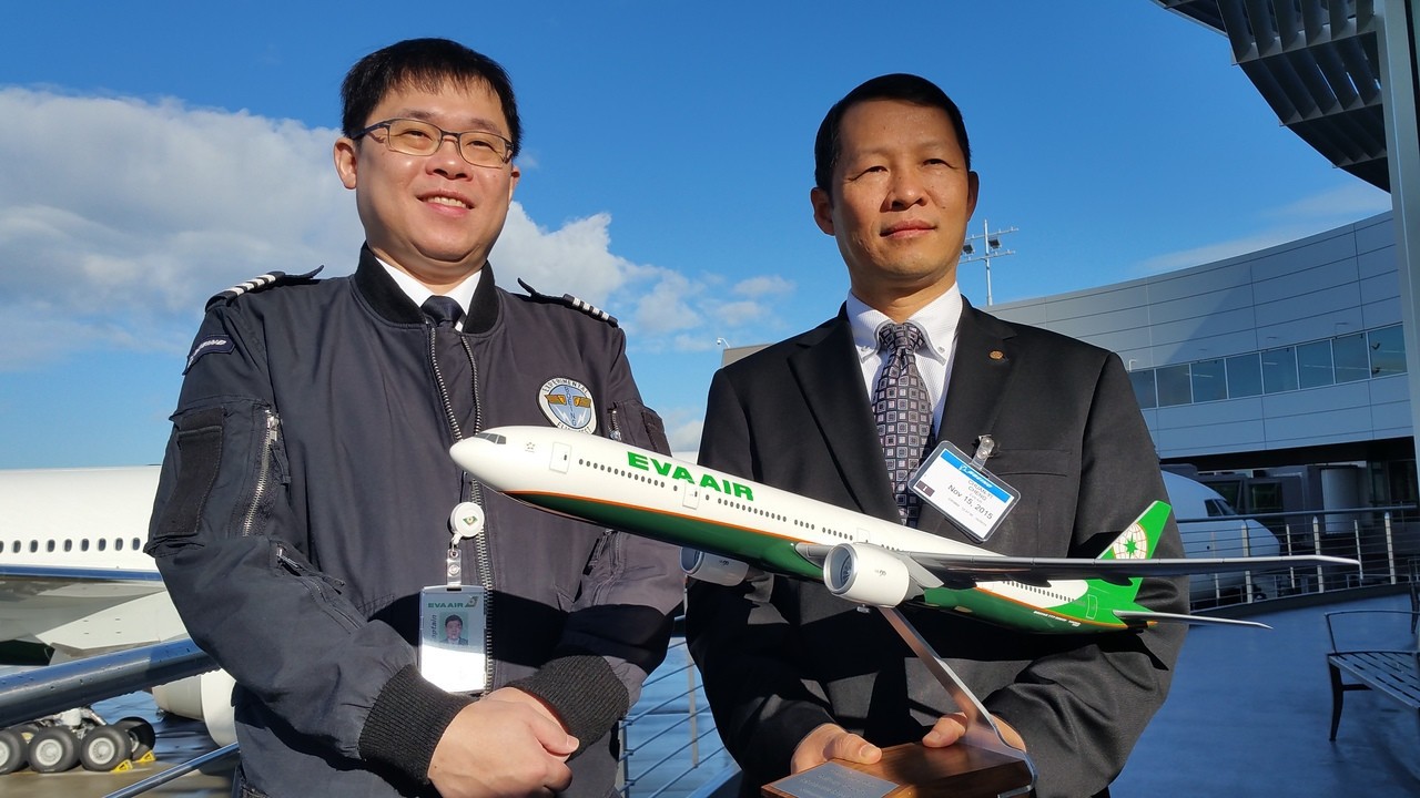 星宇航空董事長張國煒（左）曾說，一直以來鄭傳義（右）是他在長榮非常親密的合作夥伴。