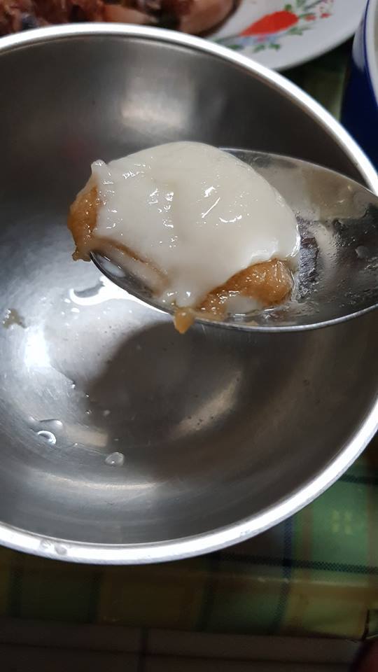 網友表示新口味奶茶湯圓吃起來像花生湯圓一樣，有稍微「沙沙的」口感。圖／截自臉書「爆廢公社」