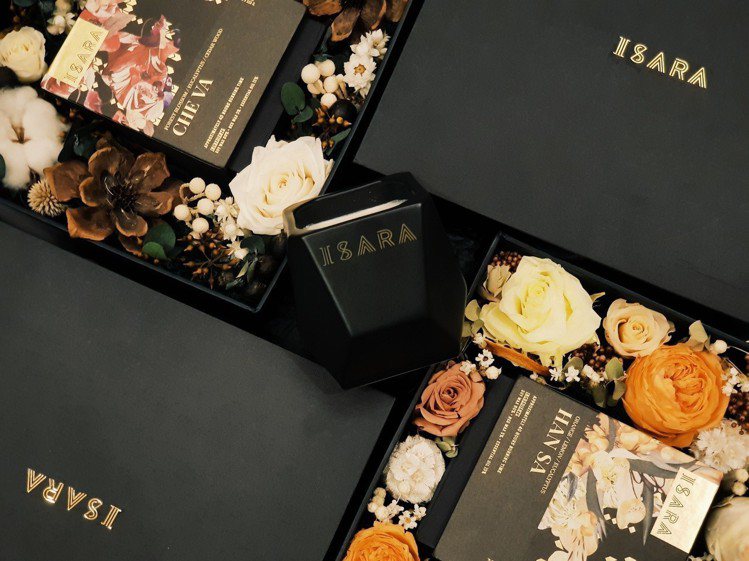 「ISARA X賣花的老女孩」耶誕限量禮盒，售價3,580元，限量20組。圖／I...