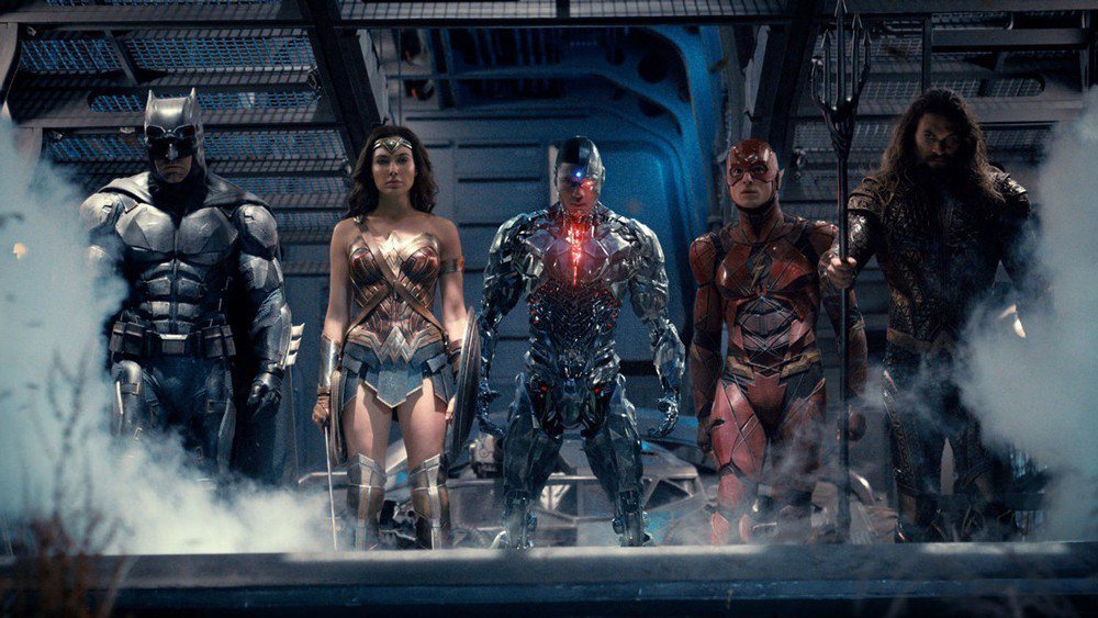 傑森摩莫亞(右1)去年曾加入「正義聯盟」，與蝙蝠俠、超人以及神力女超人並肩作戰。...