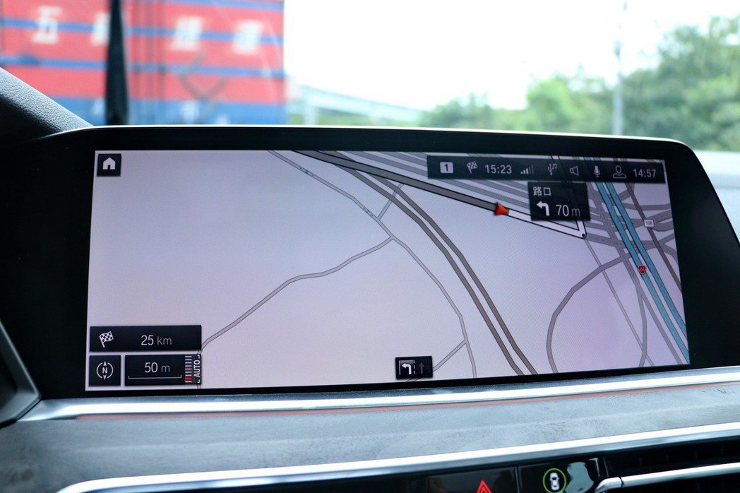 BMW X5 xDrive40i配備原廠衛星導航。 記者陳威任／攝影