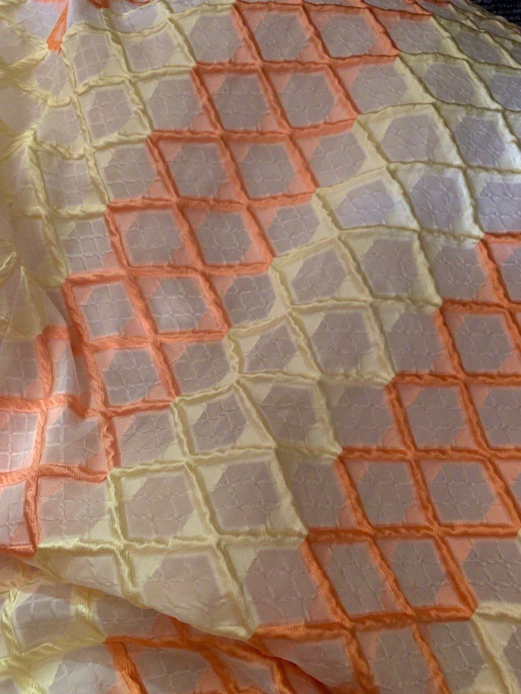 Angelababy禮服上的花紋被嫌像魚鱗。圖／擷自Angelababy微博
