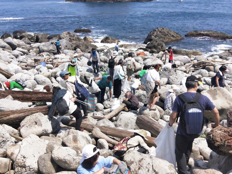 台灣海岸窒息…1年半清出7千噸海洋垃圾