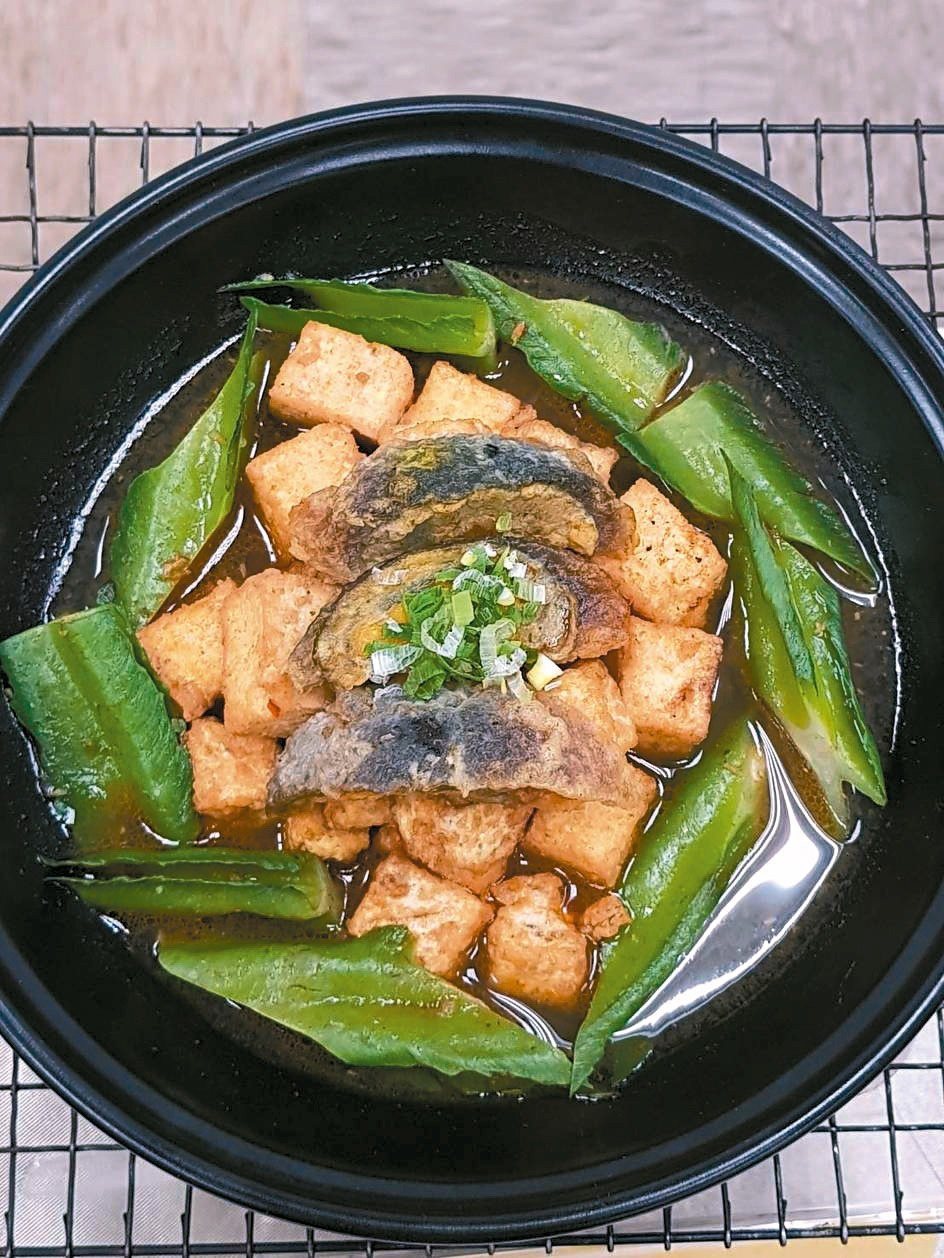 皮蛋豆腐砂鍋煲