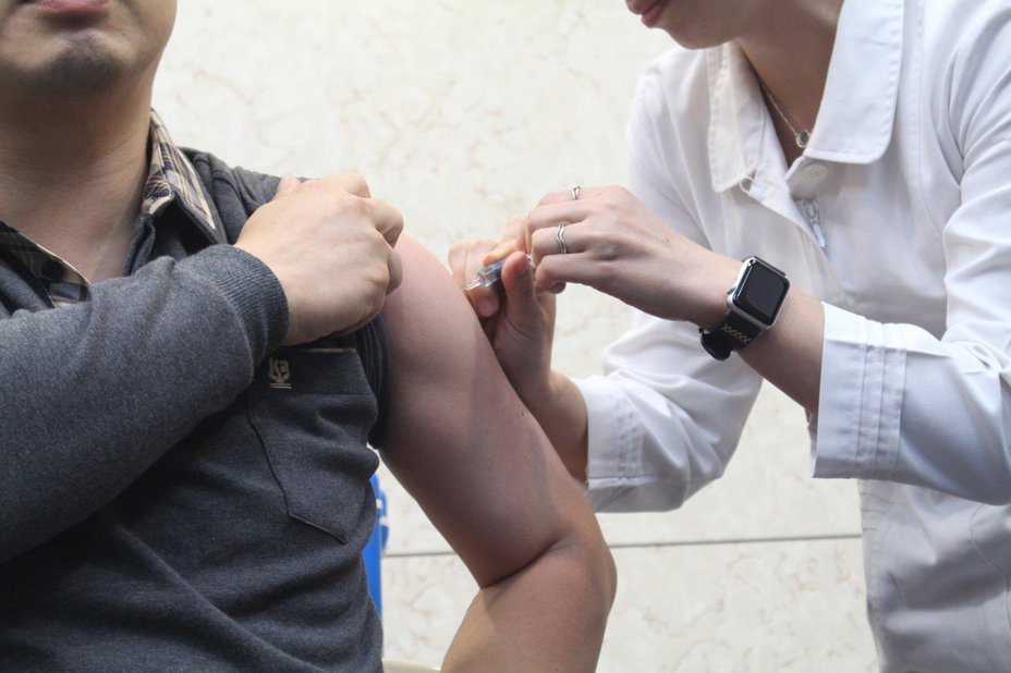 成人流感疫苗幾乎用罄，民眾紛紛擔心爆發大流行，但專家表示，今年流感疫苗施打涵蓋率達標。記者陳婕翎／攝影