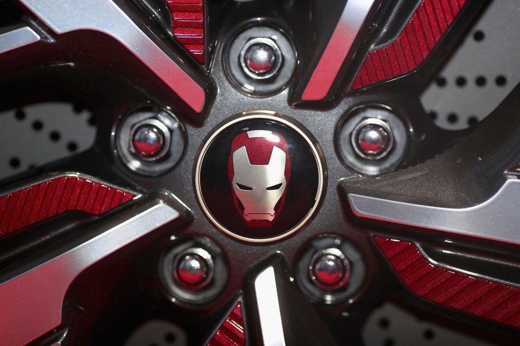 Hyundai Kona Iron Man Edition專屬的18吋鋼鐵人鋁圈...