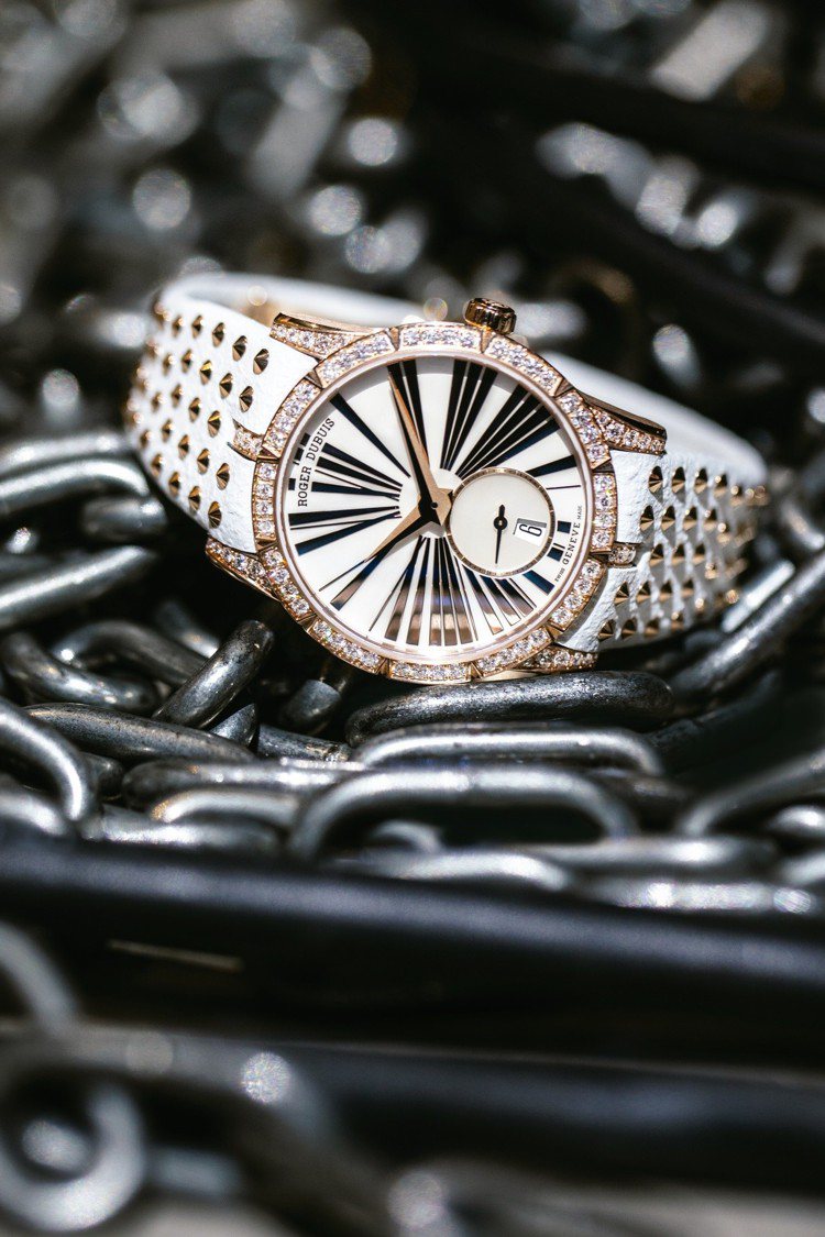 羅杰杜彼Excalibur 36玫瑰金鑲鑽自動上鍊腕表，130萬元。圖／羅杰杜彼...