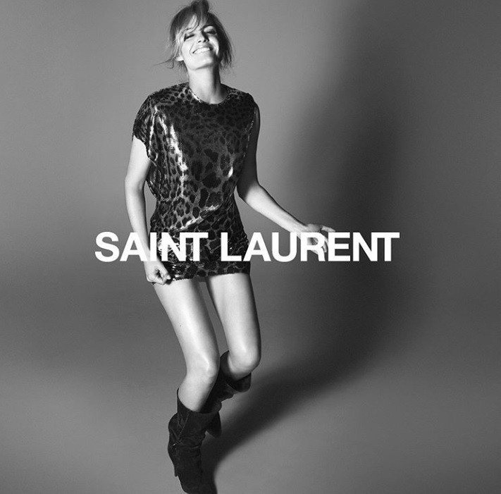 Saint Laurent在2019春夏廣告中，邀請美國九○年代超模、演員Amber Valletta擔任主角。圖／摘自品牌IG