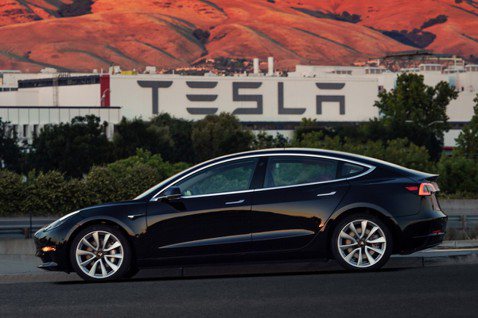 結束動盪擺脫交車地獄　2019年將成Tesla關鍵