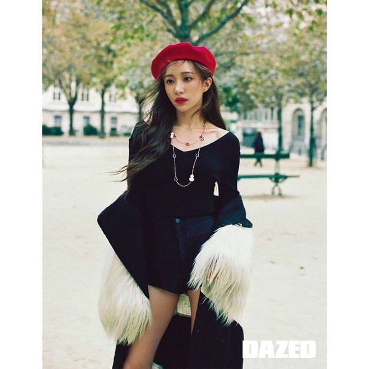 韓團EXID出身的哈妮配戴Qeelin珠寶登上韓國時尚雜誌封面。圖／取自IG @ahnhani_92