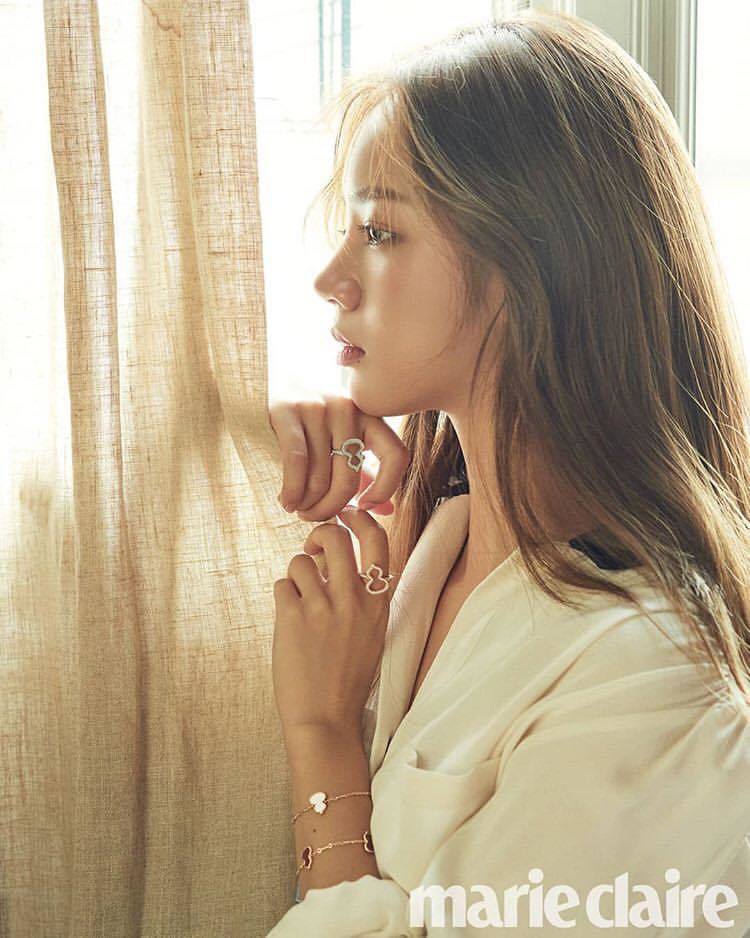 韓星李惠利前陣子配戴Qeelin的Wulu系列珠寶登上韓國時尚雜誌封面。圖／取自IG @hyeri_0609