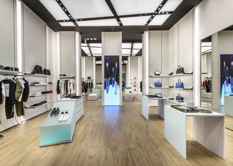 全新的Emporio Armani微風南山旗艦店，其裝潢概念與倫敦店同步，更是全台首店。圖／嘉裕西服提供