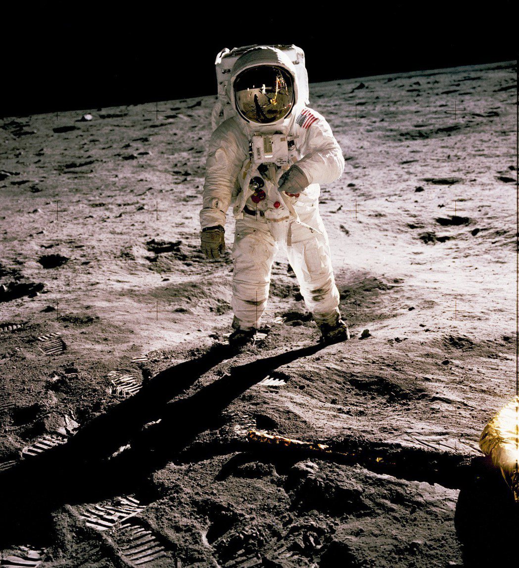 人類登月在1969年7月20日，太空人阿姆斯壯踏出「人類的一大步」，他是第一個站...