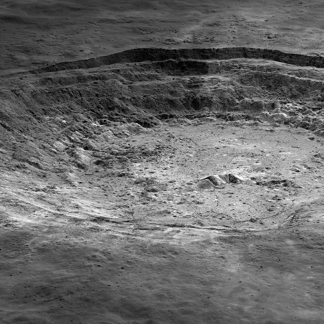 月球上Aristarchus火山口，這一直是受科學家好奇的地形，直徑約25英里或...