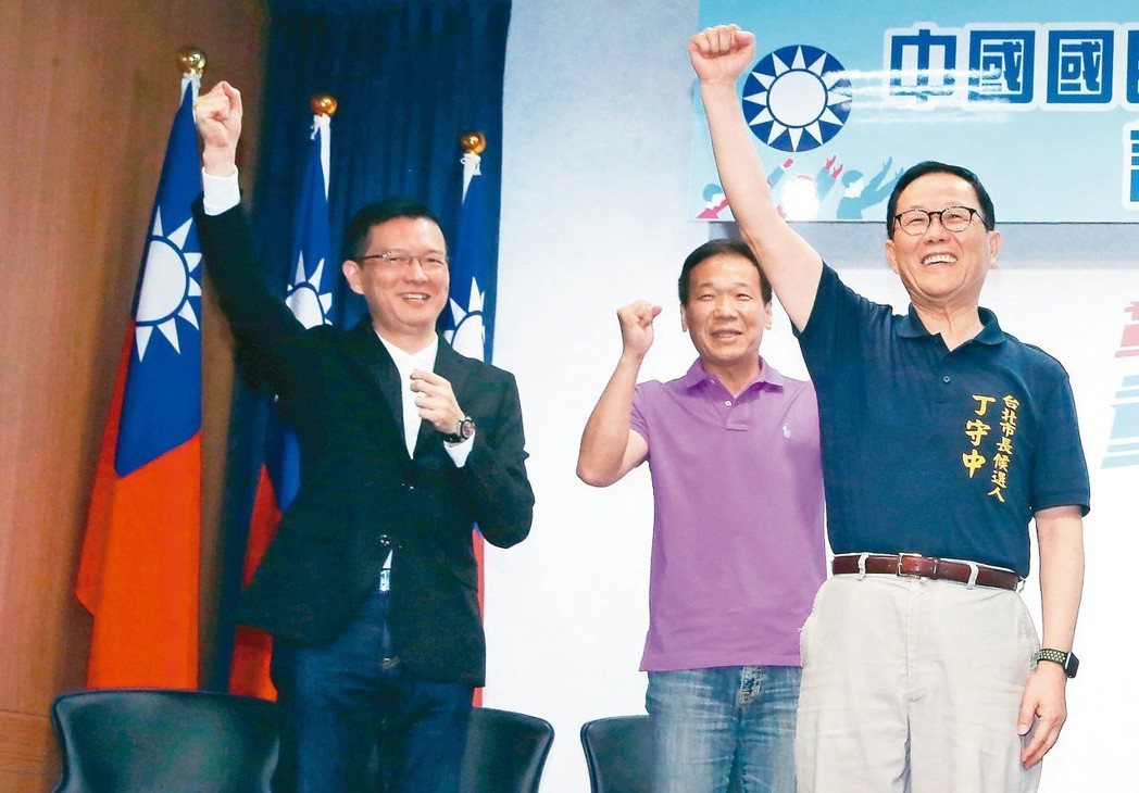 孫大千（左）去年參加國民黨台北市長黨內初選， 他說目的在實驗「空軍練兵」，僅花1...