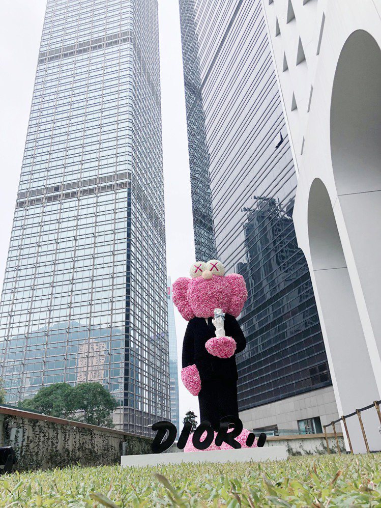 DIOR這只玩偶的裝置藝術，也將登陸台北信義區。圖／記者顏甫珉攝影