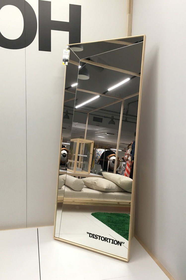 OFF-WHITE X IKEA 幾何造型的全身鏡售價183美元，約台幣5,65...