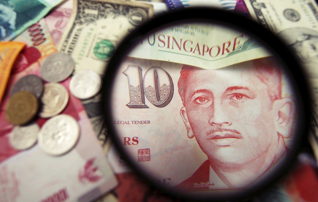 新加坡法律明文規定，政府不能用國債籌集的資金貼補預算，且必須要投資於有足夠利潤的...