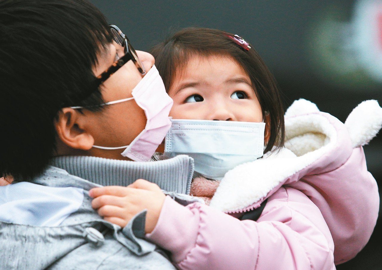 疾管署表示，H1N1並不專侵犯老人或幼兒，青壯年與中壯年族群也很危險。<br />圖／聯合報系資料照片