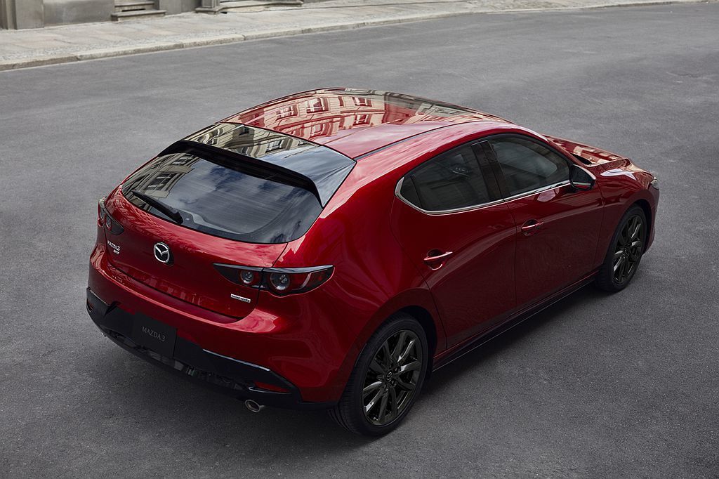 運動化的Mazda3掀背車型，標配18吋輪框、車頂擾流尾翼、Apple CarP...