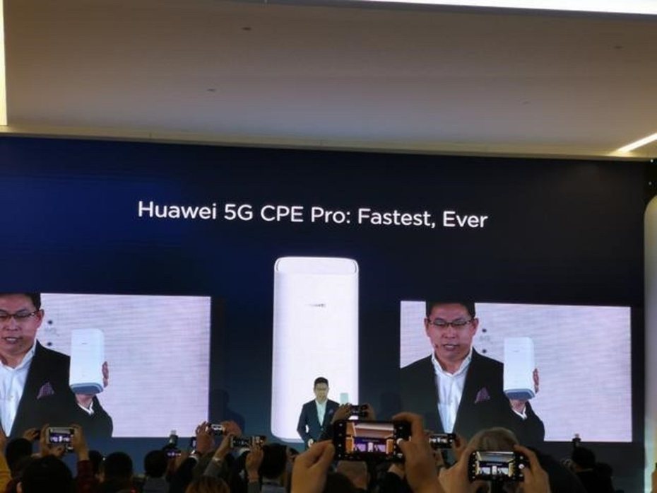 華為預告將世界通訊大會（MWC）上，發布首款5G折疊商用手機。圖/大陸科技網站PingWest品玩。