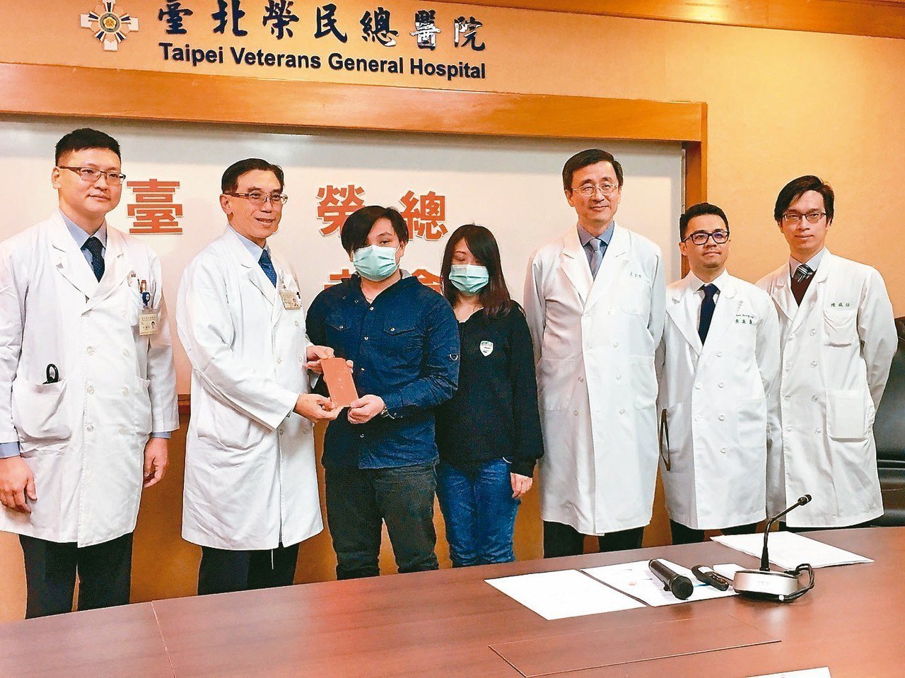 台北榮總生殖醫療團隊讓患者陳先生和太太順利升格當準爸媽。