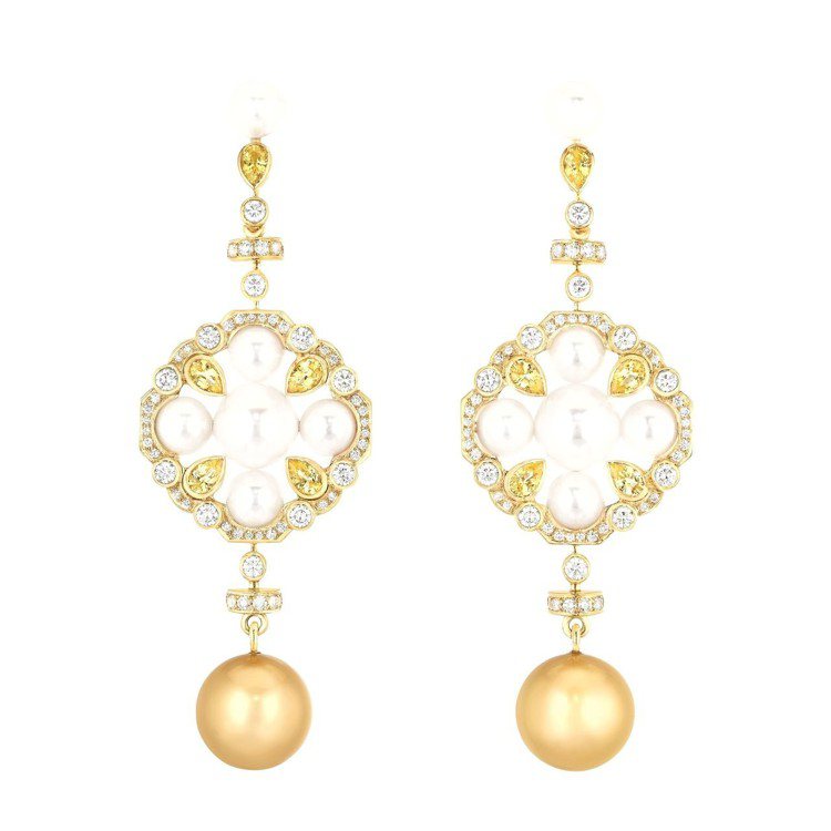 瑪格羅比配戴San Marco耳環，18K黃金鑲嵌鑽石、黃色剛玉、南洋養珠及日本養珠，價格店洽。圖／香奈兒提供